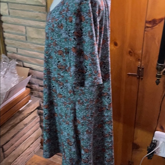 LuLaRoe Perfect T - Picture 2 of 6